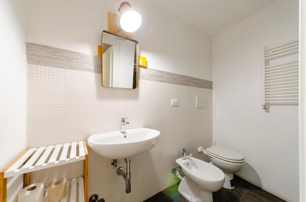 Апартаменты Joivy Vibrant Open-Plan Apt For 6 In Historic Centre Генуя Экстерьер фото