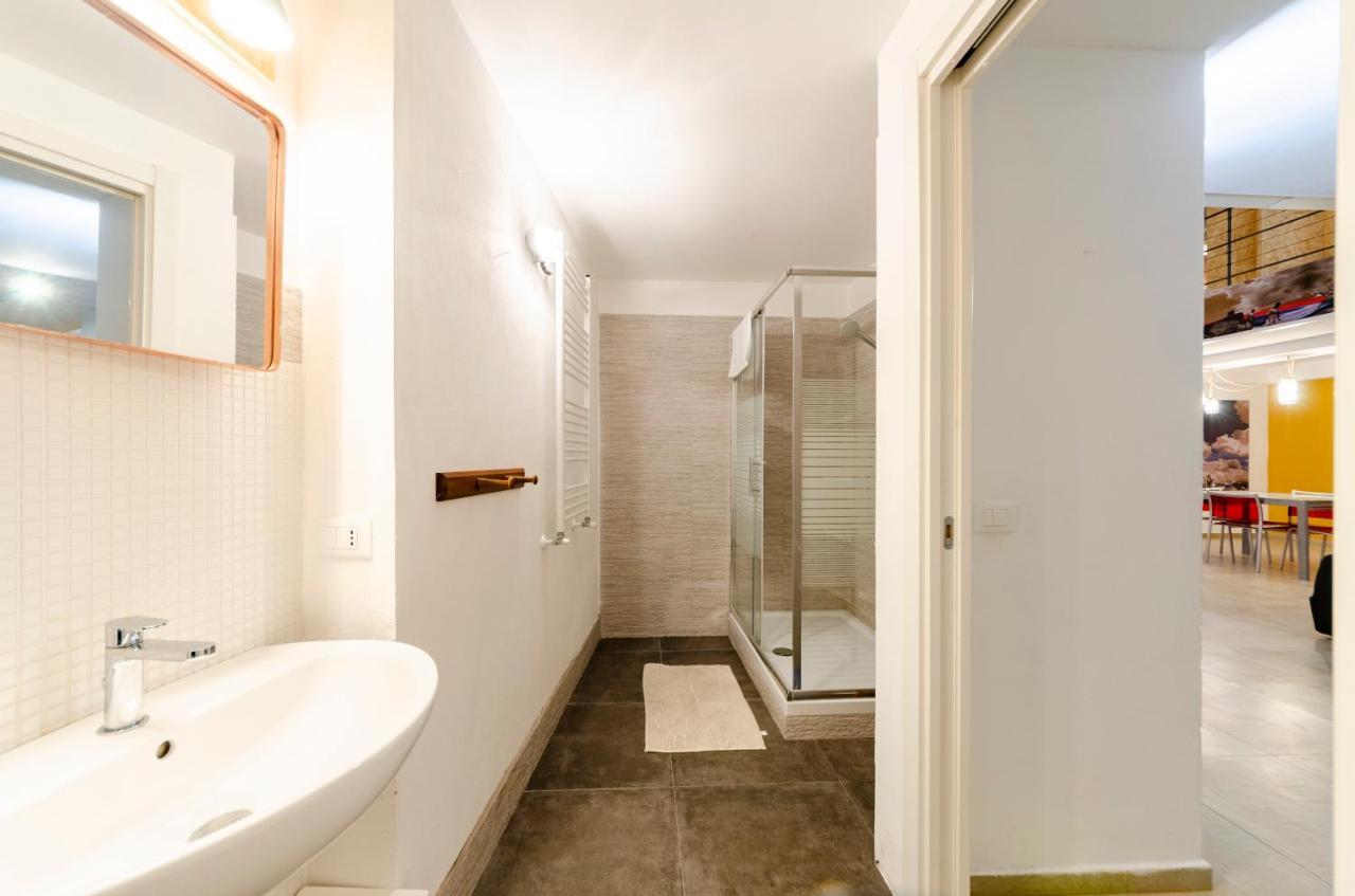 Апартаменты Joivy Vibrant Open-Plan Apt For 6 In Historic Centre Генуя Экстерьер фото